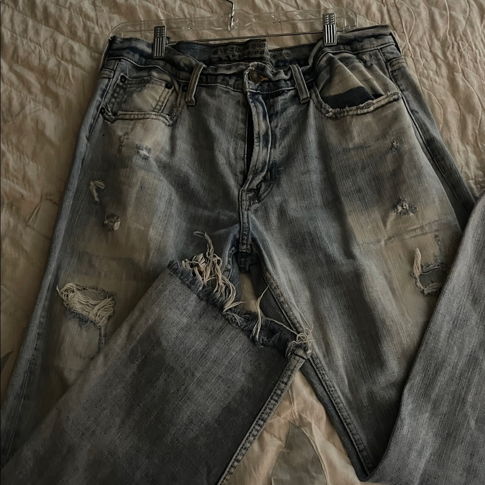 American Eagle Outfitters Men’s Distressed ripped Jeans 34x32